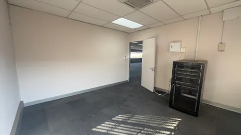 15E Riley Road Office Park, Riley Road in Bedofrdview has a  430m² Office Space Availabel To Let (8)